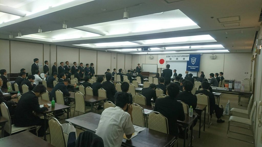 全国城下町シンポジウム松江大会をPRする秋鹿理事長。