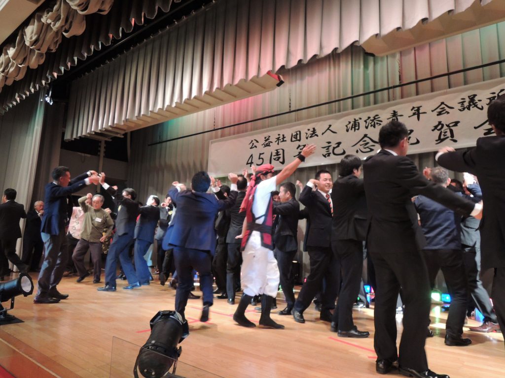 多くの参加者で踊りました！